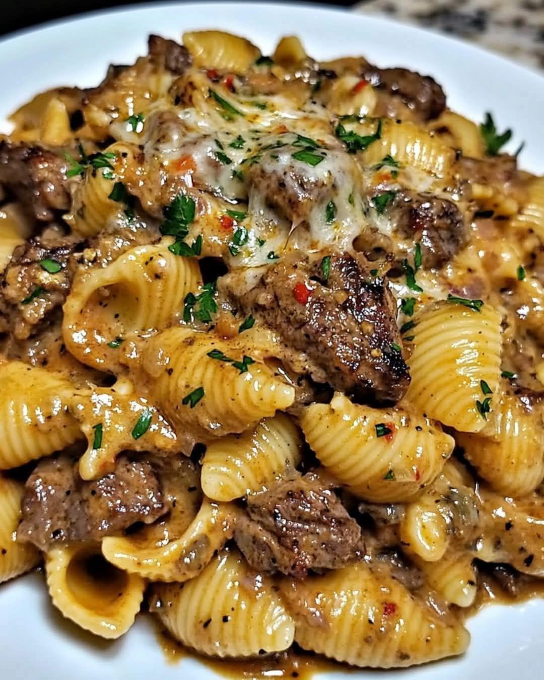 Garlic Butter Steak Bites & Creamy Parmesan Shells 591230867_2634076206951475_6048369976680445179_n